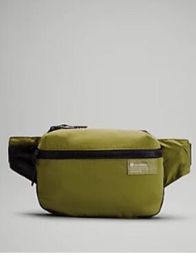 Lululemon Clean Lines Belt Bag 2L Green